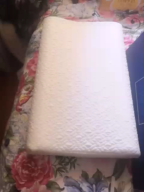 苏宁极物乳胶枕头泰国天然乳胶曲线波浪护颈枕头晒单图